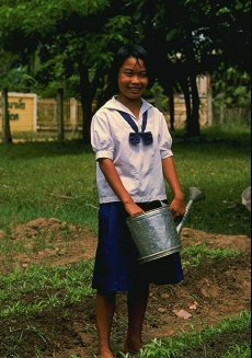 Gardening class in Pah Leurat