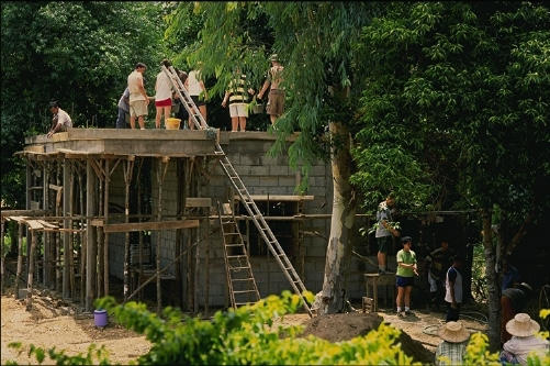 Building The Pah Leurat Community Library