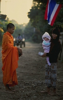 Morning Alms Rounds in Pah Leurat